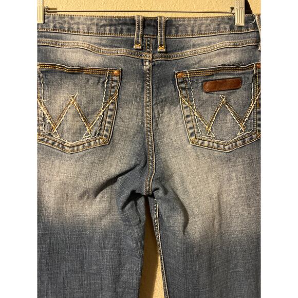 Wrangler women’s boot cut jeans size 11/12 - Picture 4 of 6